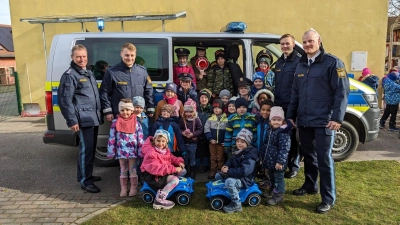 Die Delegation der Bepo Nabburg zusammen mit einer Gruppe des KiGa Stulln. (Bild: PR Pfaffenzeller)