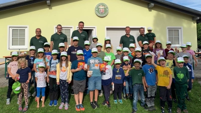 Strahlende Gesichter beim Ferienprogramm der Sportangler. (Bild: Markus Fleischmann)