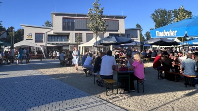 Das 1. Ebermannsdorfer Sommerfest ist der gelungene Probelauf für eine neue Fest-Generation. Das Sommerfest und die Ebermannsdorfer Kirwa würden sich dabei im Jahreskreis gut ergänzen.  (Bild: Christine Schönfelder)