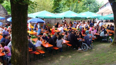 Über zahlreichen Besuch freute sich die Feuerwehr Obermurach beim Burgfest.  (Bild: Matthias Schwarz)