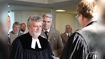 Standortpfarrer Stefan Drechsler bei der feierlichen Einführung in sein neues Amt (Bild: Tamara Deml-Glöckner)