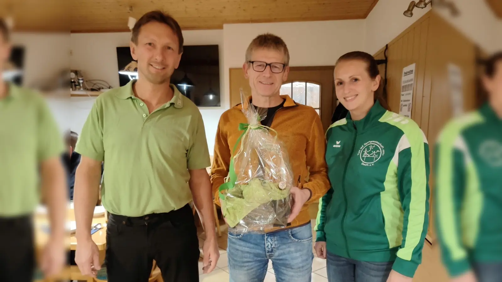 1.Vorstände Horst Serfling und Karola Hausmann mit Reinhold König  (Bild: Sophia Kneidl)