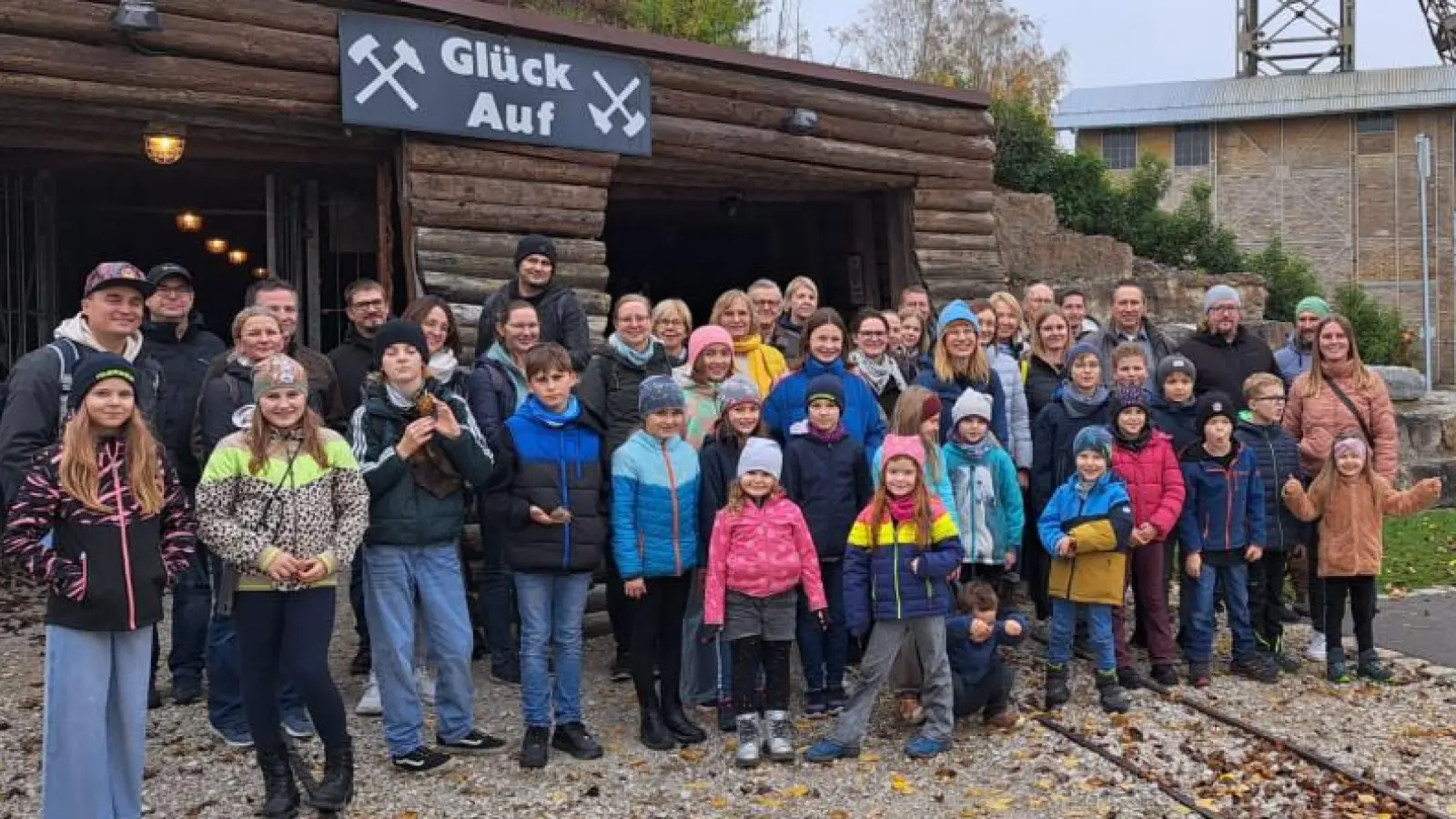 Busfahrt Gruppenfoto von 2024. (Bild: Monika Waldeck)