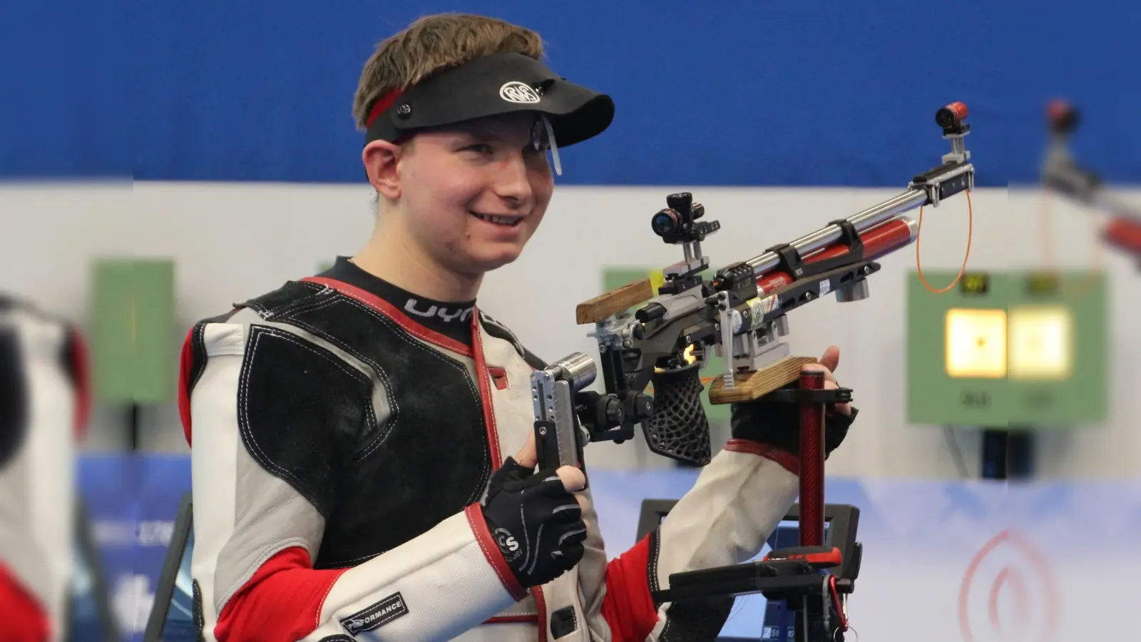 Florian Beer mit seinem Sportgerät bei der letztjährigen EM im Kroatischen Osijek, wo er mit 3 Silbermedaillen erfolgreich war. (Bild: Dieter Beer)