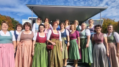 Teilnehmerinnen Dirndlnähkurse 2024/25 (Bild: Birgit Ettl)