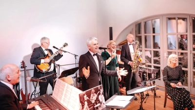 „Frauenstimmen – Worte &amp; Musik“ mit Carolina Trautner und dem Sextett „Cappuccino“. (Bild: Christian Kaeppel)