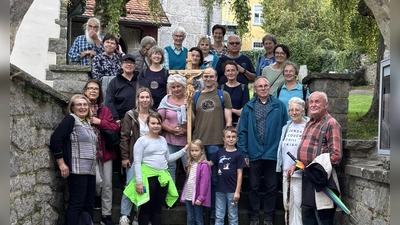 Die Pilgergruppe der Pfarreiengemeinschaft auf ökumenischen Wegen in Wilchenreuth (Bild: Linda Schmauß)