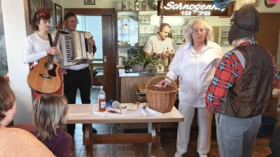  Beim Zahnart, beim Aufklärungsgespräch und die Musikanten hörten auch aufmerksam zu. (Bild: Maria Winter)