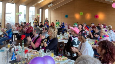 Gut gefüllter Pfarrsaal und beste Stimmung beim Frauenbund Vilseck (Bild: Claudia Ziegler)