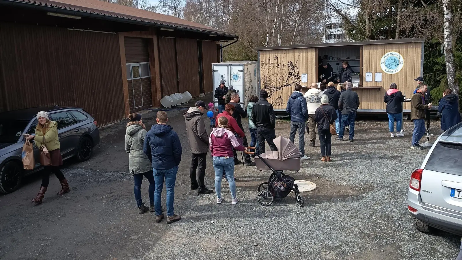 Fischverkauf auf dem Gelände des Fischereivereins Stiftland (Bild: André Röckl)