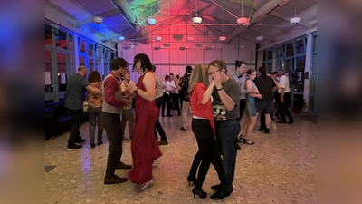 Festlicher Auftakt ins neue Tanzjahr.  (Bild: Franziska Böll)