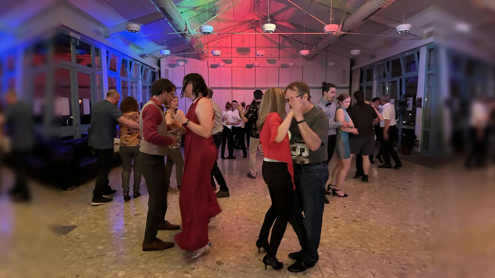 Festlicher Auftakt ins neue Tanzjahr.  (Bild: Franziska Böll)