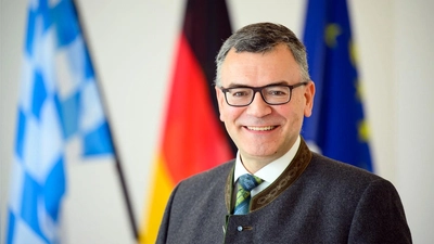 Staatsminister Dr. Florian Herrmann spricht beim Josefi-Frühschoppen der Grafenwöhrer CSU. <br><br> (Bild: Joerg Koch/ Bayerische Staatskanzlei)