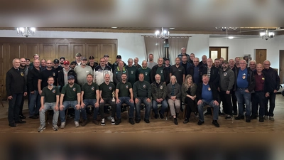 Es war eine Rekord-Teilnahme! Die Reservisten der Kreisgruppe Oberpfalz Mitte hatten in den vergangenen Tagen zum 10. Vergleichsschießen beim Schützenverein Edelweiß Süß 1925 e.V. eingeladen. Links Kreisvorsitzender Bertram Gebhard.  (Bild: Werner Gebhard)