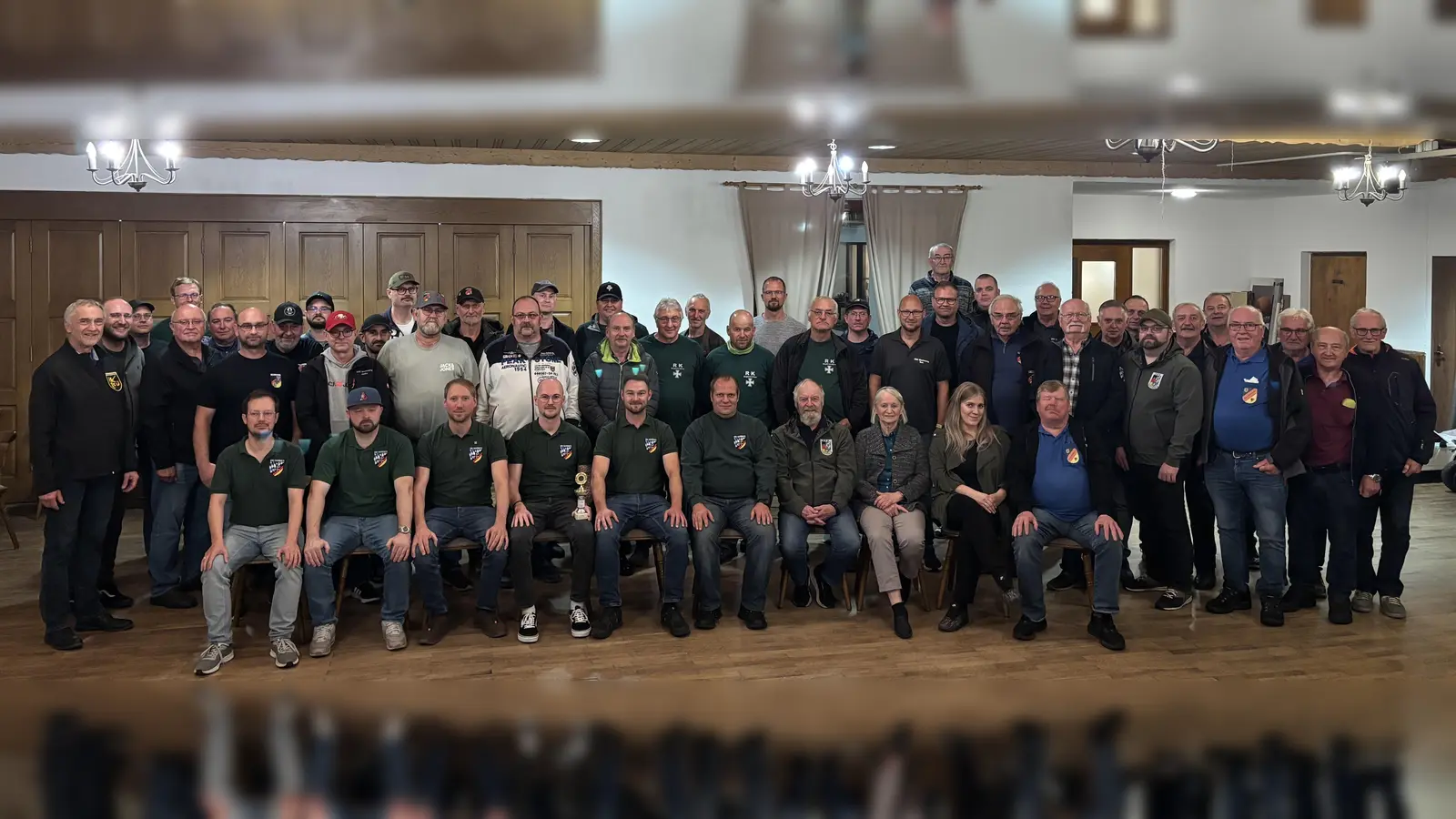 Es war eine Rekord-Teilnahme! Die Reservisten der Kreisgruppe Oberpfalz Mitte hatten in den vergangenen Tagen zum 10. Vergleichsschießen beim Schützenverein Edelweiß Süß 1925 e.V. eingeladen. Links Kreisvorsitzender Bertram Gebhard.  (Bild: Werner Gebhard)