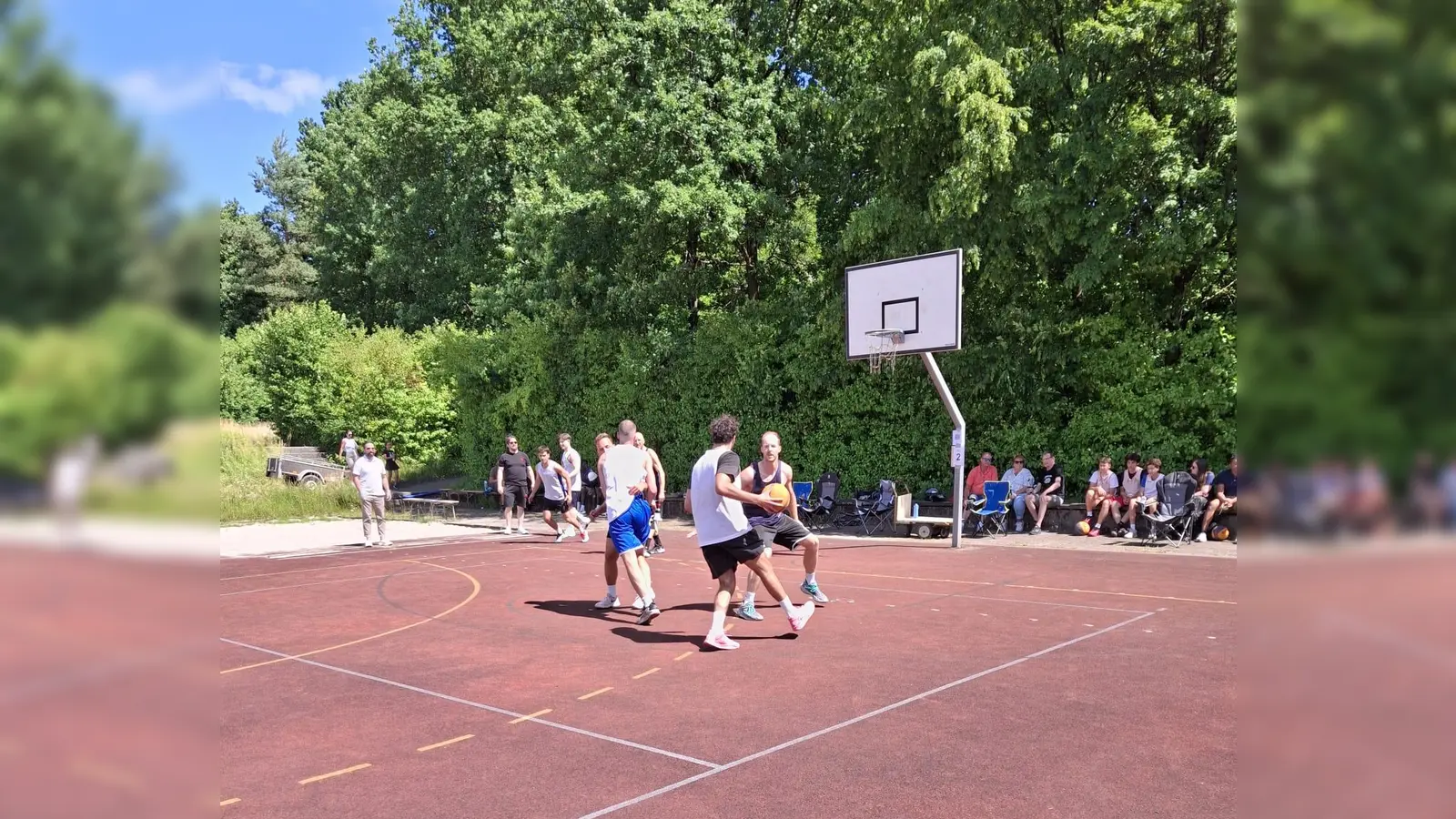 Packende Duelle prägten das 3x3-Turnier der DJK-Basketballabteilung.  (Bild: Sarah Wenz)