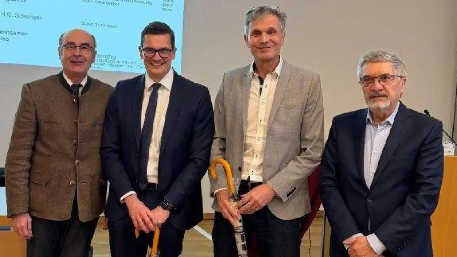 Prof. Dr. Robert H.G. Schwinger, Prof. Dr. Christoph M. Birner, Prof. Dr. Harald Rupprecht und Dr. Constantin Held (von links) tauschten sich als Experten über Risikofaktoren für kardiovaskuläre Erkrankungen aus. (Bild: Friedrich Peterhans)