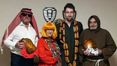 Von links: 1.Ritter Uli Horst, Faschingsliesl Evi Prüll, Faschingskönig Fabian Haas, 2.Ritter Hans Horst. (Screenshot: Luisa Metzner)