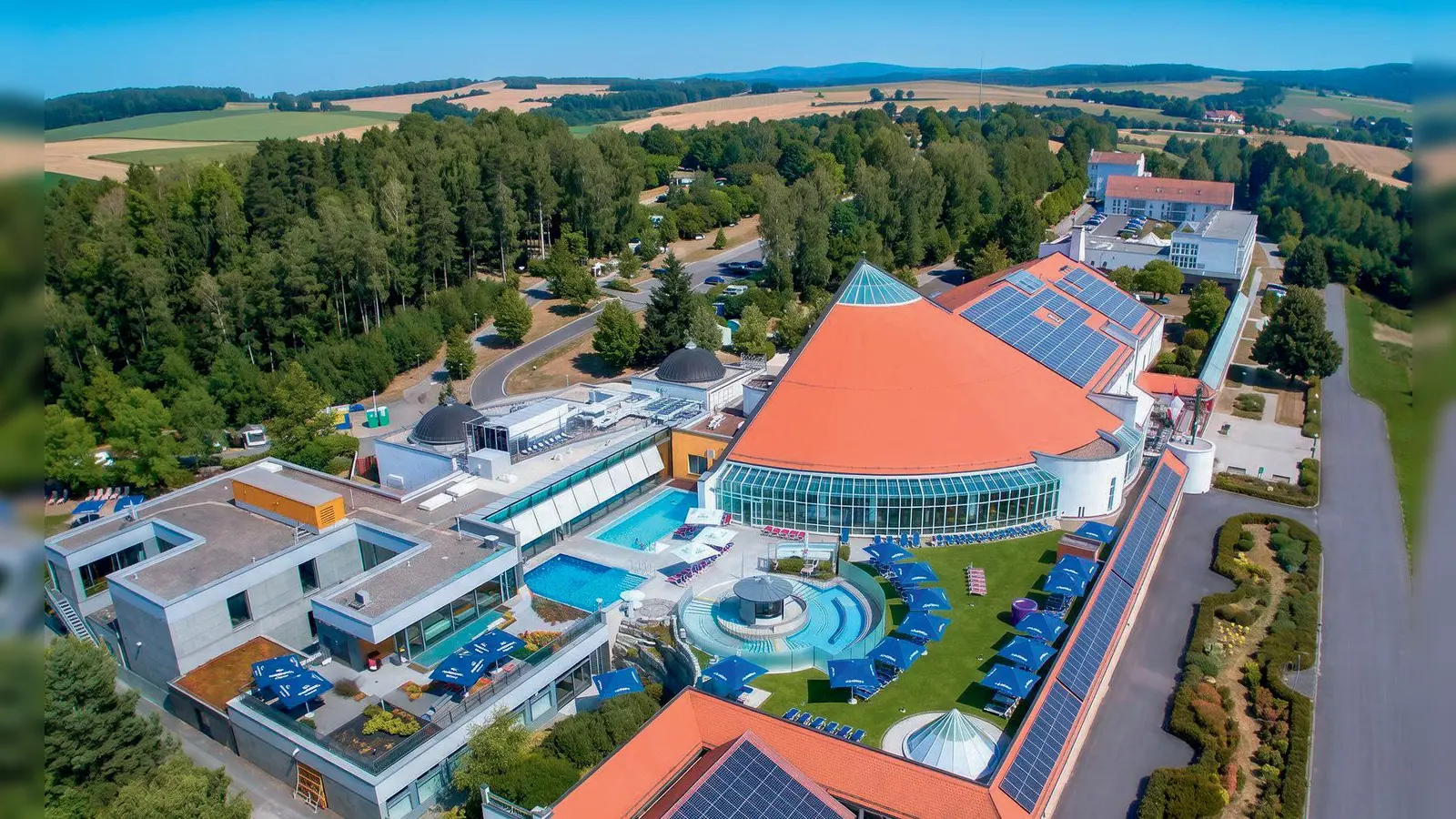 Außenansicht des Sibyllenbads in Bad Neualbenreuth. (Bild: Christina Schmidt (Robotics))