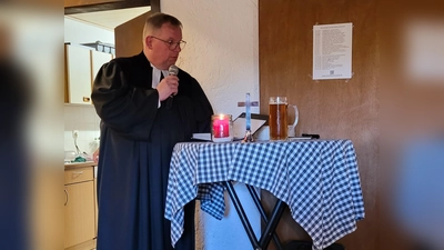 Pfr. Berthold predigte zum Thema: Zachäus - Jesus kehrt auch bei uns ein! (Bild: Susi Kropf)