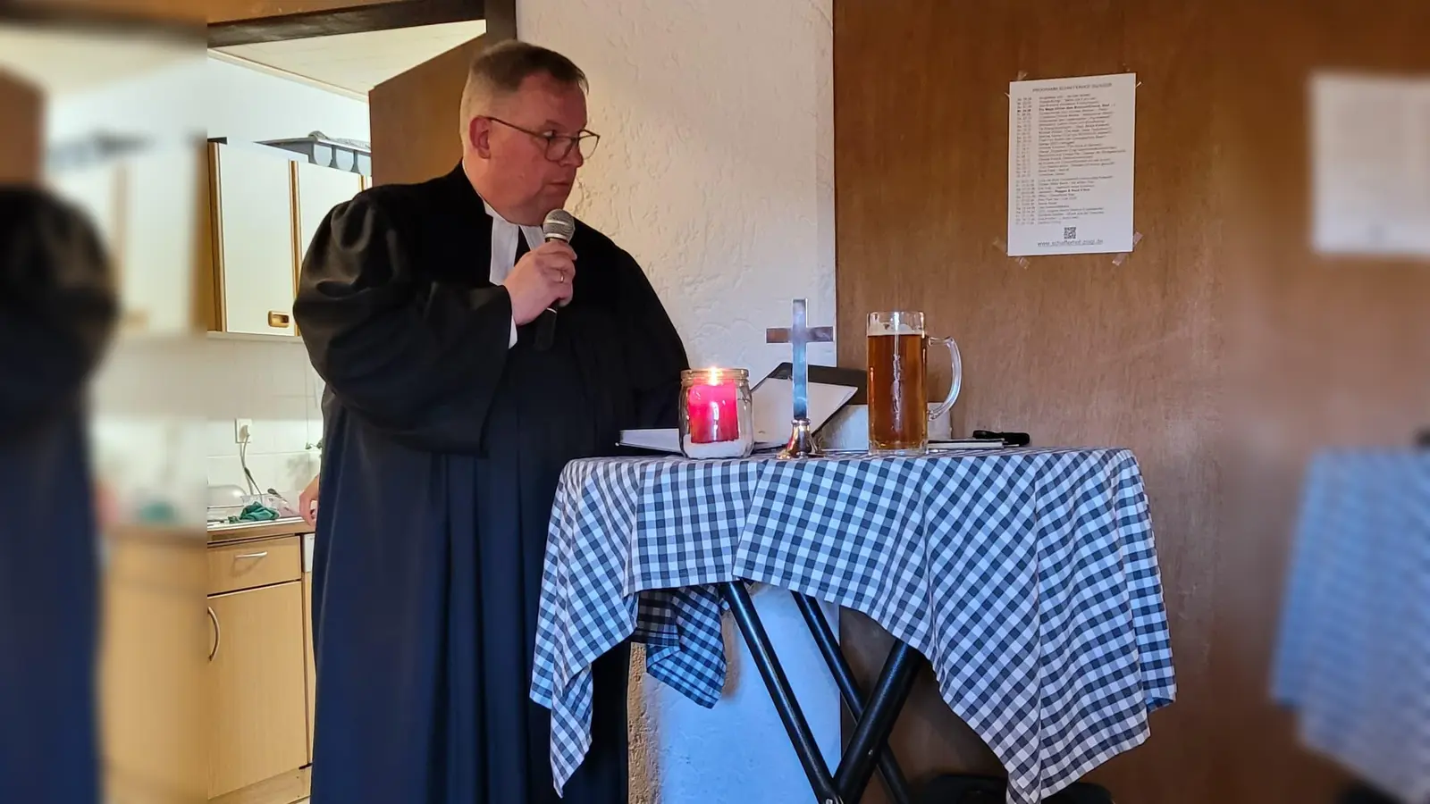 Pfr. Berthold predigte zum Thema: Zachäus - Jesus kehrt auch bei uns ein! (Bild: Susi Kropf)