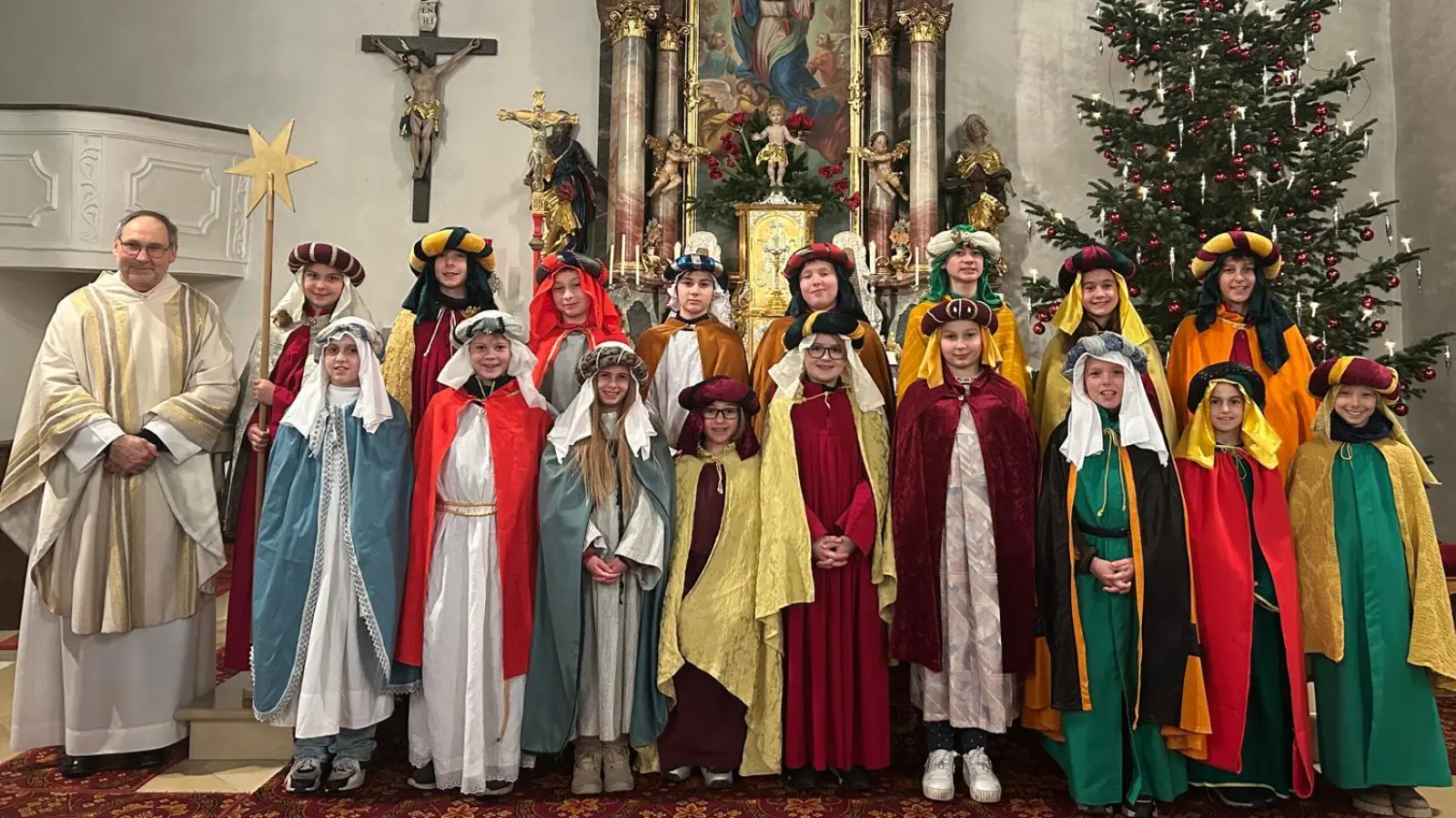 In fünf Gruppen aufgeteilt zogen die Sternsinger an zwei Tagen von Haus zu Haus (Bild: Daniela Barthel)
