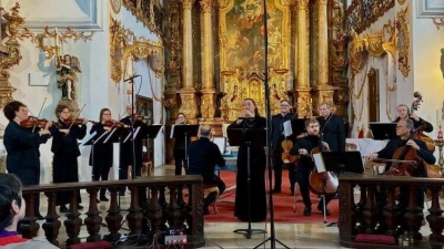 Die Sinfonietta begeisterte mit barocker Musik und brillanten Solisten in der Schulkirche. (Bild: Chiara Großer)