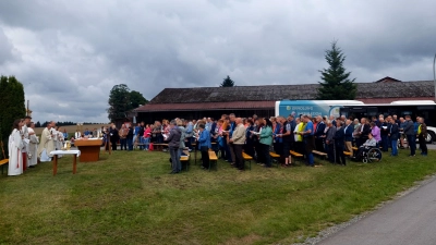 Im Bild der Feldgottesdienst in Schönthan (Bild: Michael Vollath)
