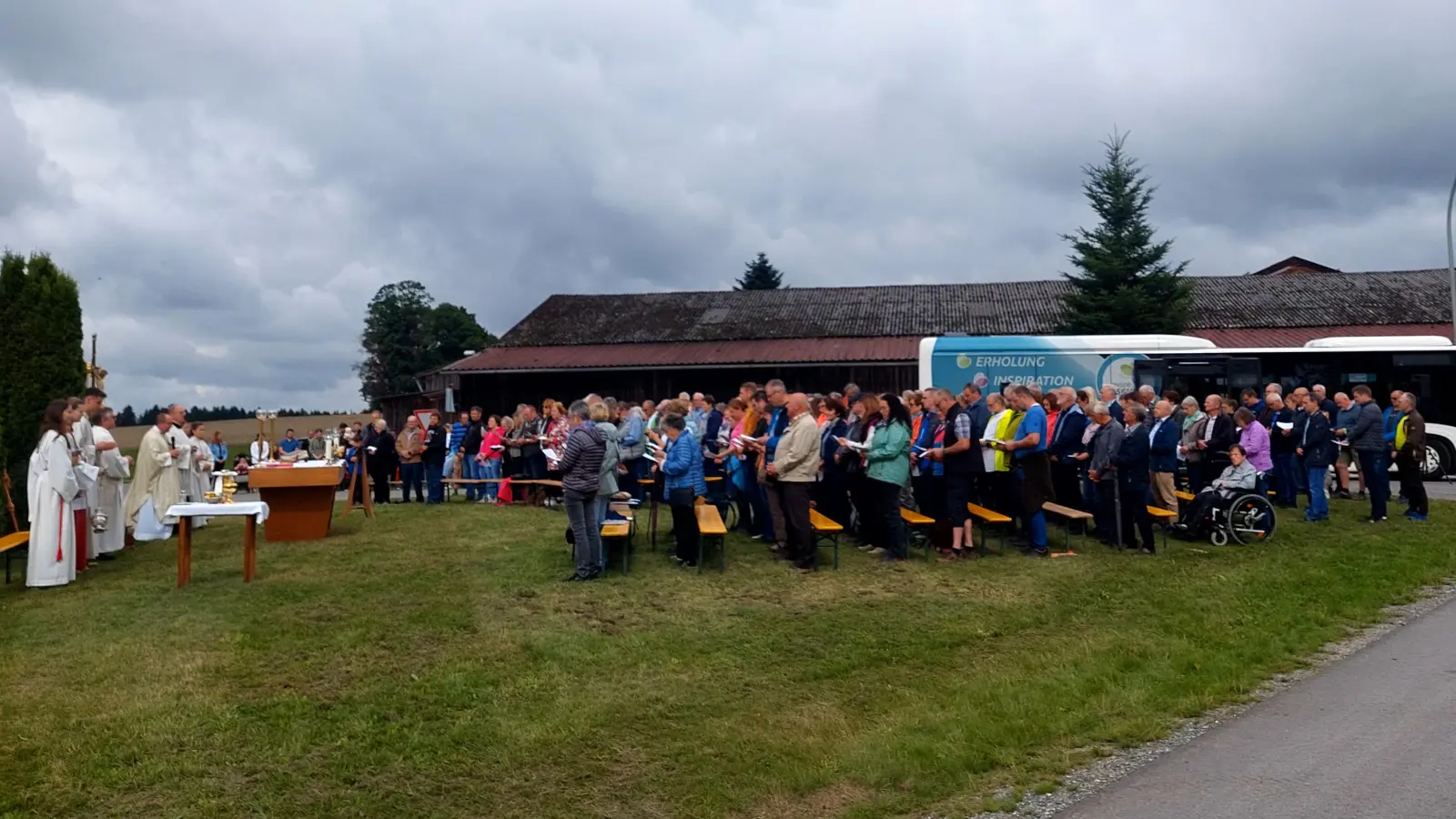 Im Bild der Feldgottesdienst in Schönthan (Bild: Michael Vollath)