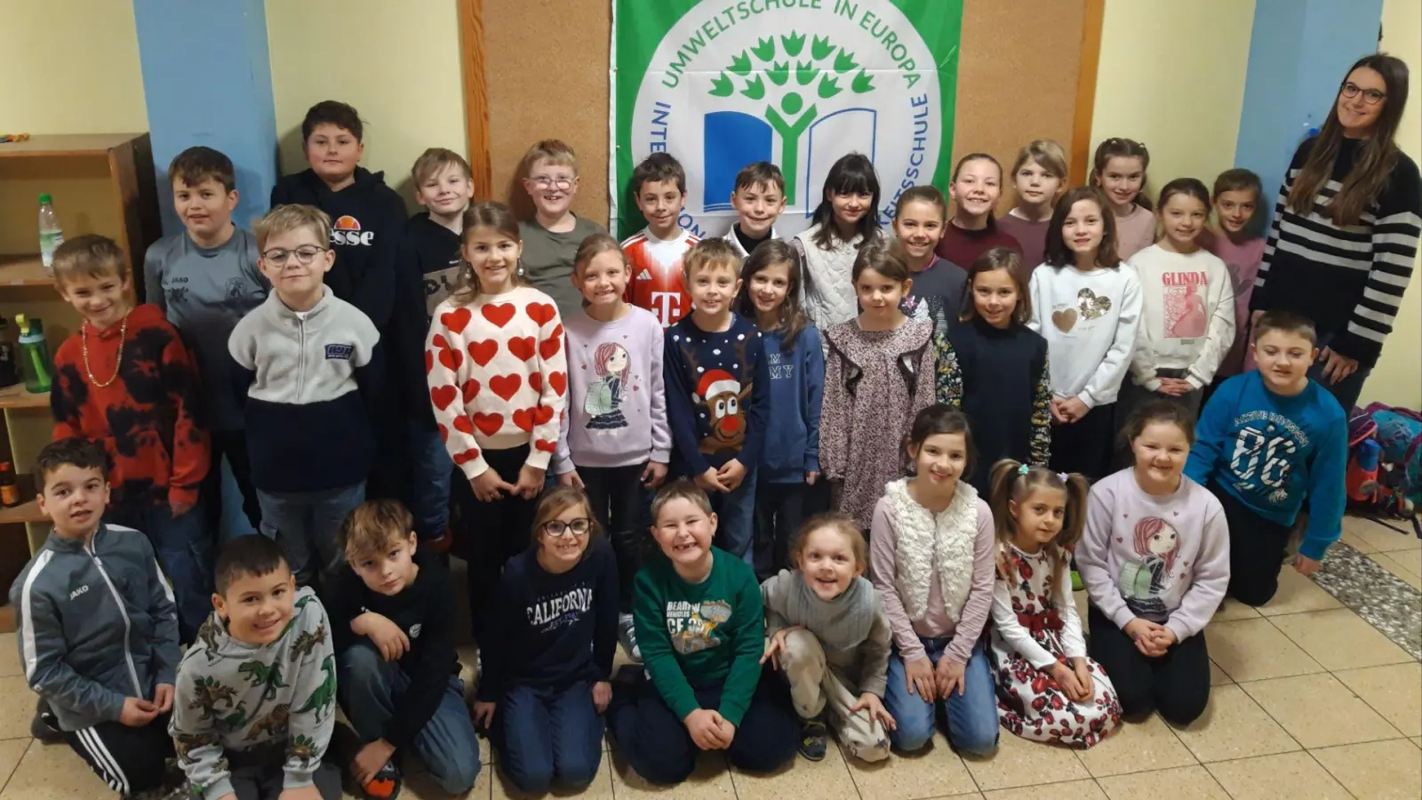 Die Schüler der Grundschule Leuchtenberg freuen sich über die Ernennung zur Umweltschule. (Bild: Sonja Kramer)