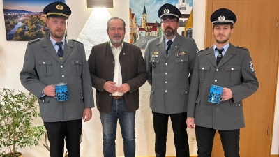 Auf dem Foto von links: Erster Vorsitzender der SUK Marcel Meier, Erster Bürgermeister Frank Zeitler, Bernhard Voit und Alexander Strasser.<br> (Bild: Marko Pammer)