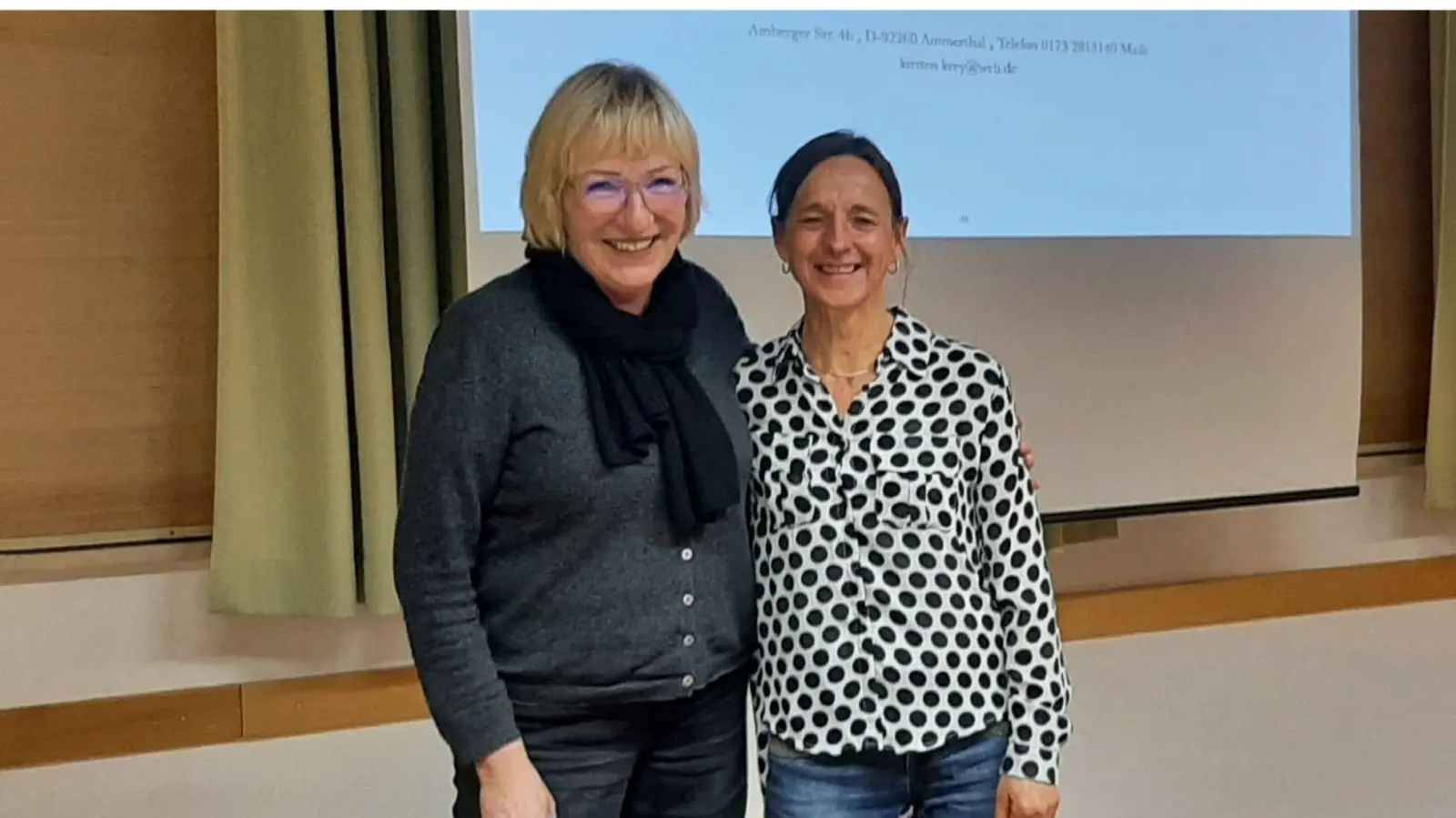 Referentin Kirsten Krey-Buntenbach und Theresia Badura vom Führungsteam des Frauenbundes Ammerthal. (Bild: Lydia Kopp)