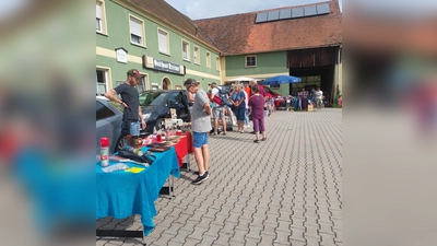 Szene vom Schlacken-Flohmarkt des Schlacken e.V. in Siebeneichen. (Bild: Peter Ostermann)