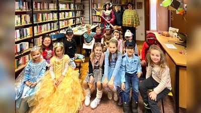 Spaßige Faschingsvorlesestunde in der Bücherei. (Bild: Cornelia Greiner-Braun)
