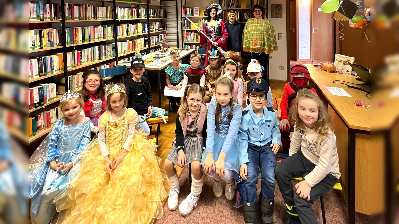 Spaßige Faschingsvorlesestunde in der Bücherei. (Bild: Cornelia Greiner-Braun)