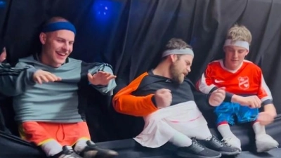 Die Stimmung beim DJK-Fasching war bei den über 150 kostümierten Gästen bestens, dazu trug nicht zuletzt der Auftritt der Fußballer bei. (Bild: Steffi Dephal)