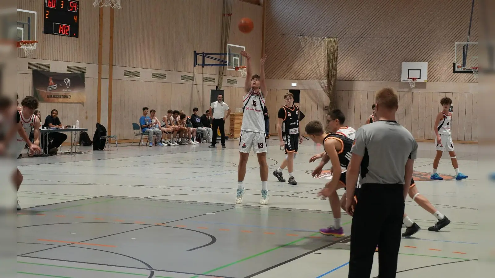 Karlo Sostaric beim Freiwurf (Bild: Christian Tiemann)