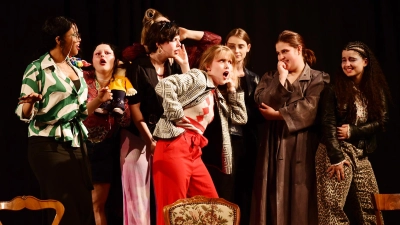 Die Theatergruppe der FOS/BOS Weiden überzeugte mit ihrer Aufführung. (Bild: Silke Winkler)