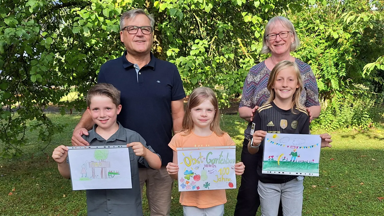 von links Jan Koberstein (Platz 3), Jürgen Koberstein (OGV Raigering-Aschach), Sabrina Kraus (Platz 1), Ludwig Kohl (Platz 2), Gerda Eiber (OGV Raigering-Aschach) (Bild: Gerda Eiber)