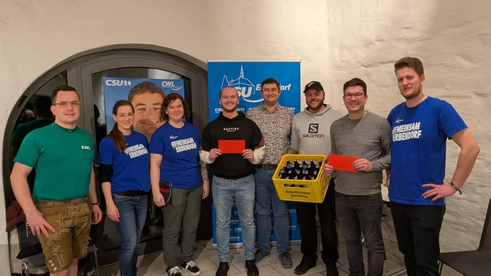 Das Team der CSU Erbendorf mit den glücklichen Gewinnern. (Bild: Carolin Böckl)