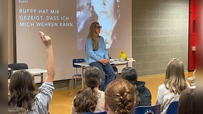 „Dein Selbstbewusstsein kann nicht groß genug sein” - Workshop am Elly-Heuss-Gymnasium mit Caro Matzko (Bild: Harald Pröm)