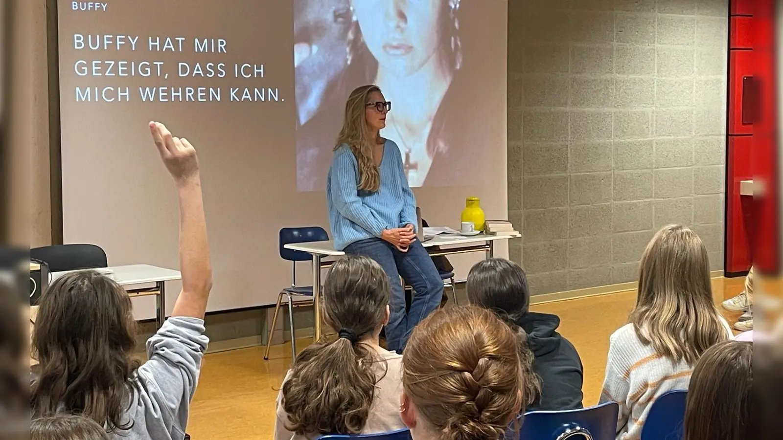 „Dein Selbstbewusstsein kann nicht groß genug sein” - Workshop am Elly-Heuss-Gymnasium mit Caro Matzko (Bild: Harald Pröm)