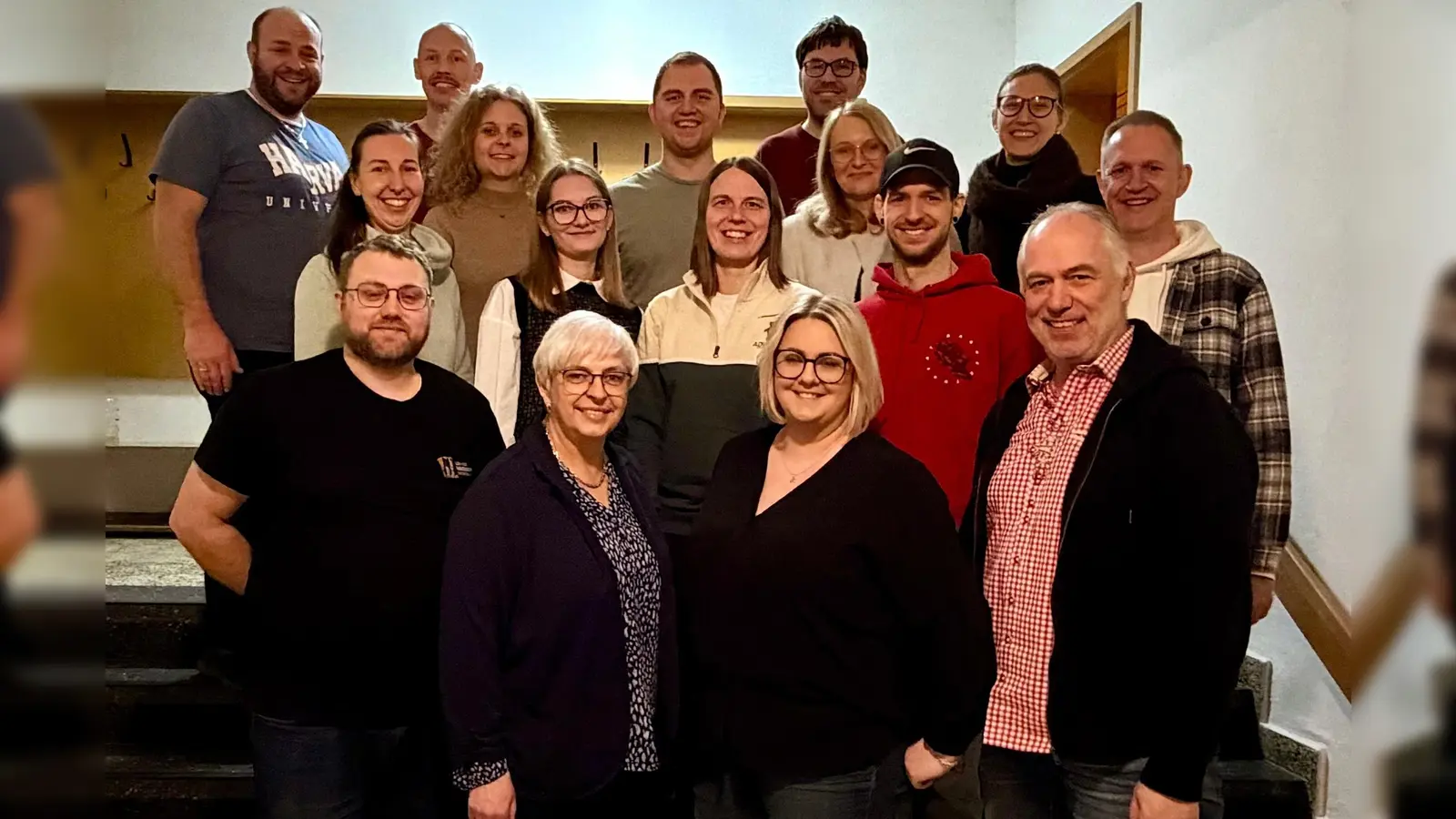 Das Bild zeigt die zur Mitgliederversammlung erschienenen Aktiven. In der vorderen Reihe die wiedergewählte Vorstandschaft. (Bild: Wolfgang Bräutigam)