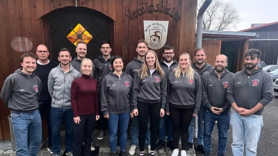 Aktuellen Vorstandsmitglieder des Heimat- und Kulturverein Köfering mit Bürgermeisterin Elisabeth Gruber (Bild: Josef Vogl)