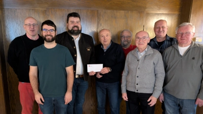 Bild von links: Heiko Übler, Daniel Laurer, Stefan Frank (1.Bürgermeister), Peter Wlach, Erwin Laurer, Peter Bruckner, Norbert Klose und Egon Wied. (Bild: Norbert Klotz)