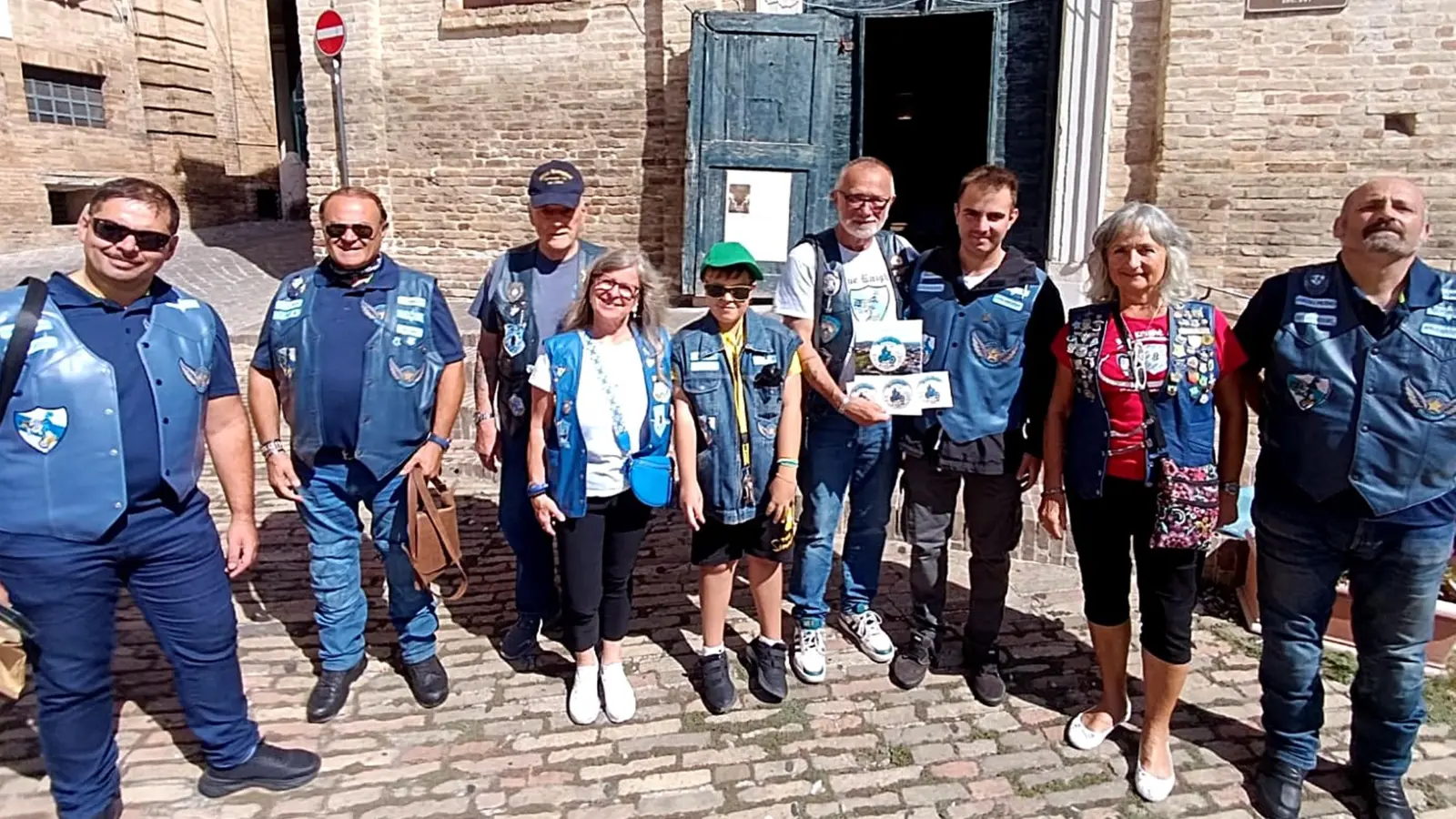  Die Weidener Gruppe stellte sich mit den italienischen Freunden zum Erinnerungsfoto.  (Bild: Georg Arnold)