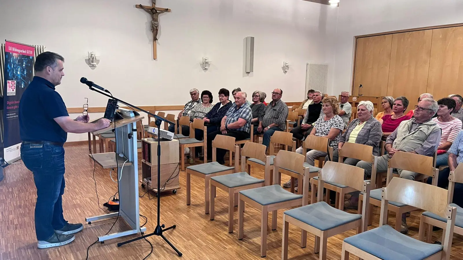 Vortrag von KAB-Diözesansekretär Markus Nickl über die elektronische Krankenakte (Bild: Johanna Weigert)