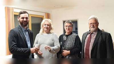 Freude über die Spende herrscht bei (von links): Peter Wasel, Luise Köllner, Ursula Müller, Pfarrer Arnold Pirner. <br> (Bild: rgl)
