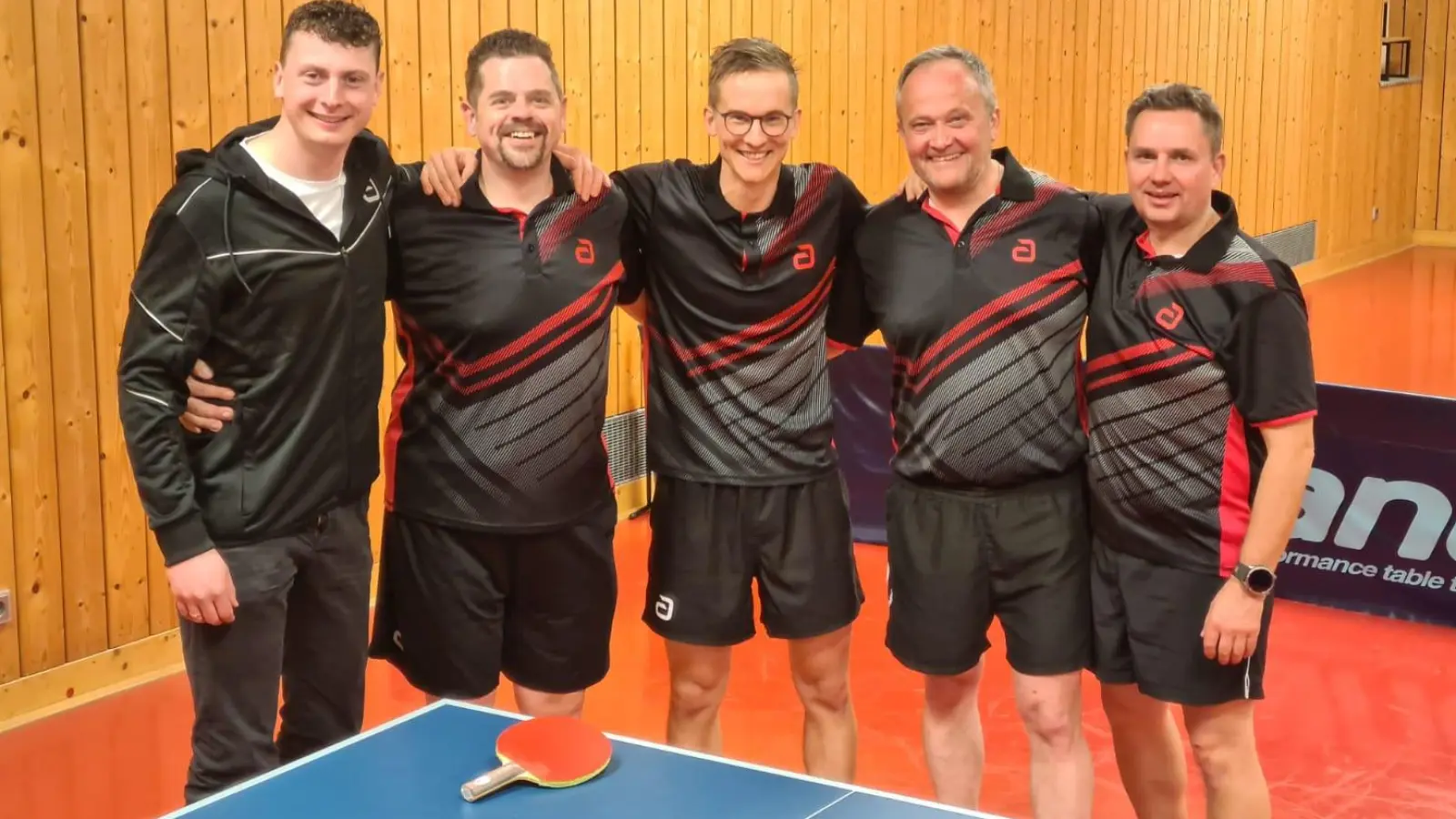 Unser Bild zeigt die Aufstiegsmannschaft v.l.n.r:<br>Nicolas Burger, Thomas Klösel, Jonas Gottsche, Harald Balscher und Markus Thurn. Nicht mit auf dem Bild Philipp Bayer.<br> (Bild: Richard Schäffler)