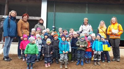 Landleben hautnah-die Kindergartenkinder hatten erlebnisreiche Momente.  (Bild: Christine Stuiber)